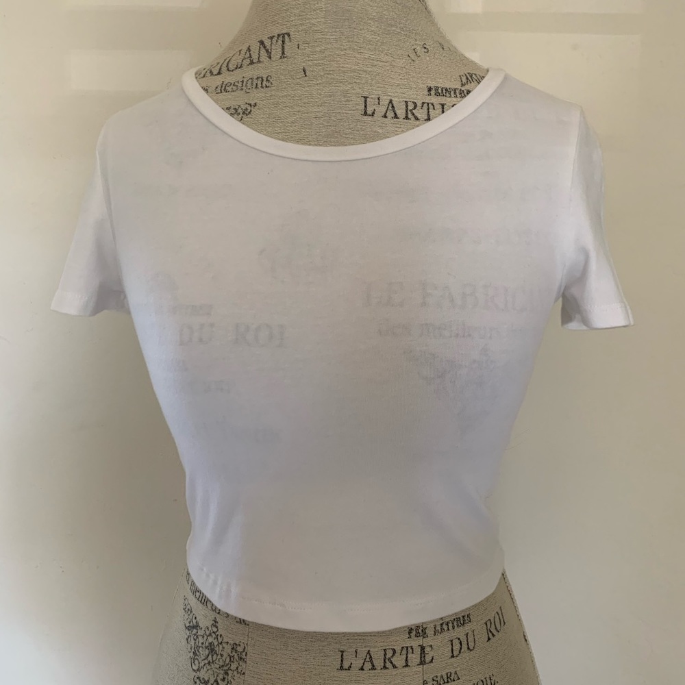 White cropped tee